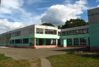 Современное здание школы